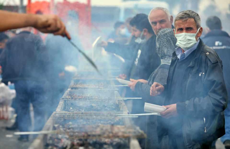 <p>Festival kapsamında İlçe Toplum Sağlık Merkezince aşı standı da kuruldu. Organizasyona gelen birçok kişi zamanı gelen yeni tip koronavirüs (Kovid-19) aşılarını festival alanında yaptırdı.</p>
<p> </p>