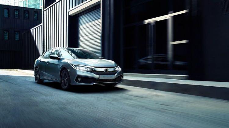 <p><strong>HONDA</strong></p>
<p>Civic Sedan 1.6L Elegance Otomatik Benzin<br />
<br />
Liste fiyatı <strong>482.277 </strong>TL</p>
<p>1.6L ECO Otomatik Elegance - <strong>490.677 </strong>TL</p>