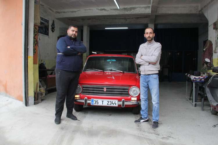 <p>İzmir'de iki arkadaş, 10 bin lira verip hurdadan aldıkları 1975 model Murat 124 marka aracı iki yıl sonunda herkesin dikkatini çeker hale getirdi. Hurda halinden lüks araca dönen araç şimdi 130 bin liraya alıcısını bekliyor.</p>

<p> </p>
