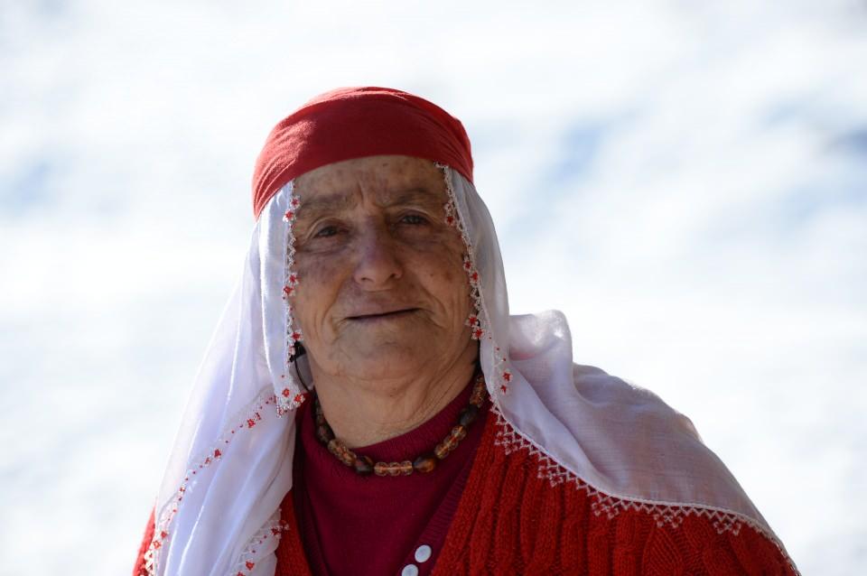 <p>Yörede "kırmızılı kadın" olarak bilinen Caz, hayatının sonuna kadar kırmızı giyinmekte kararlı.</p>

<p> </p>
