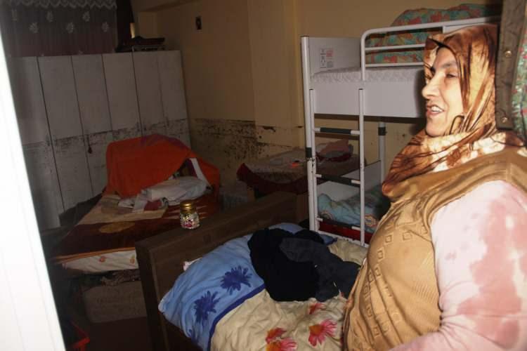 <p>İtfaiye ekipleri, temizlik işleri ekipleri, jandarma, polis ekipleri ve Bodrum Belediyesinin tüm ekipleri sel sularında kalanlara yardım etmek için seferber oldu.</p>