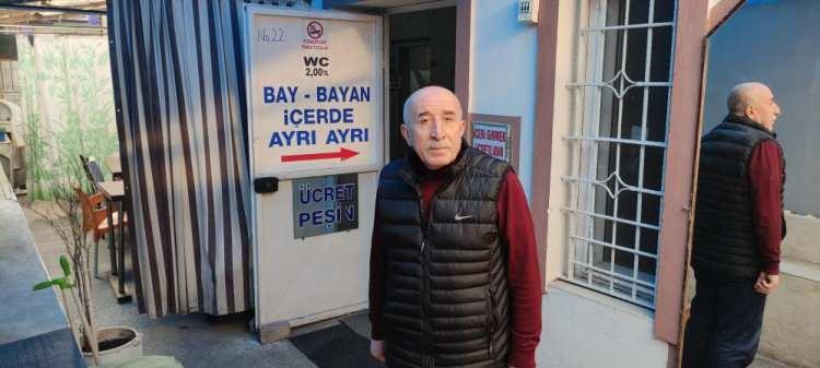 <p>Yıllardır sürekli burayı tercih eden müşterilerim var. Ben resmi çalışıyorum, fiş kesiyorum. Resmi çalışmayıp fiş kesmeyen tuvaletler var. Onların da resmi çalışmasını istiyorum. Tuvalet ücreti 2 lira. Günde 300 kişinin tuvaleti kullandığı oluyor" dedi.</p>