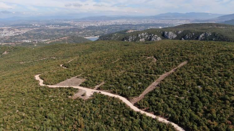 <p><strong>&ldquo;45 D&Ouml;N&Uuml;ML&Uuml;K BİR ALAN HAZIRLANIYOR&rdquo;</strong></p>

<p>&nbsp;</p>

<p>Nil&uuml;fer Belediyesi&rsquo;nin Doğal Yaşam Alanı projesine de değinen &Ccedil;etiner, &ldquo;Kuru&ccedil;eşme - Kayapa arasında 45 d&ouml;n&uuml;ml&uuml;k bir alan &uuml;zerine hazırlanıyor. Şu an ihale aşamasında. Yılın ortalarında işleme ge&ccedil;mesi hepimiz tarafından arzu ediliyor.</p>
