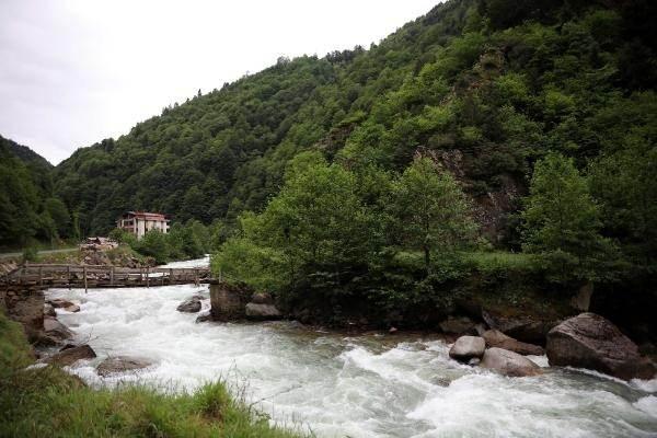 <p>Fakat sıcaklık artışları böyle devam ederse bize de çok yakın olduğunu söyleyebiliriz. Birkaç sene içerisinde su sıkıntısının artacağını görebiliyoruz" diye konuştu.</p>