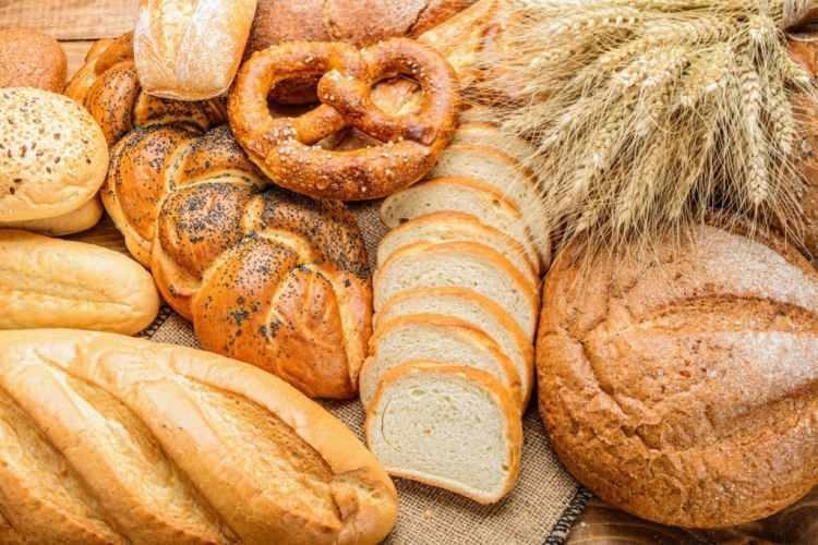 <p><strong>Ekmeği çok seven bir millet olarak ölçü koyup ekmeği bir dilimle sınırlayamıyoruz. Bu yüzden yapılan araştırmalara göre tamamen keserek onun yerine geçen besinleri tüketerek kilo alımını yavaşlatabilmek mümkün. İşte ekmek yerine kullanabilecek besinler</strong></p>
