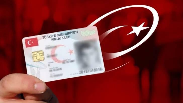 <p>Belirli harf ya da sembollerden oluşan ve imzalayan tarafın kimliği ile örtüşen bir veri olan e-İmza, ıslak imzaya göre kimliklendirme işlemlerinde son derece güvenilir bir araç olma özelliği taşıyor.</p>
