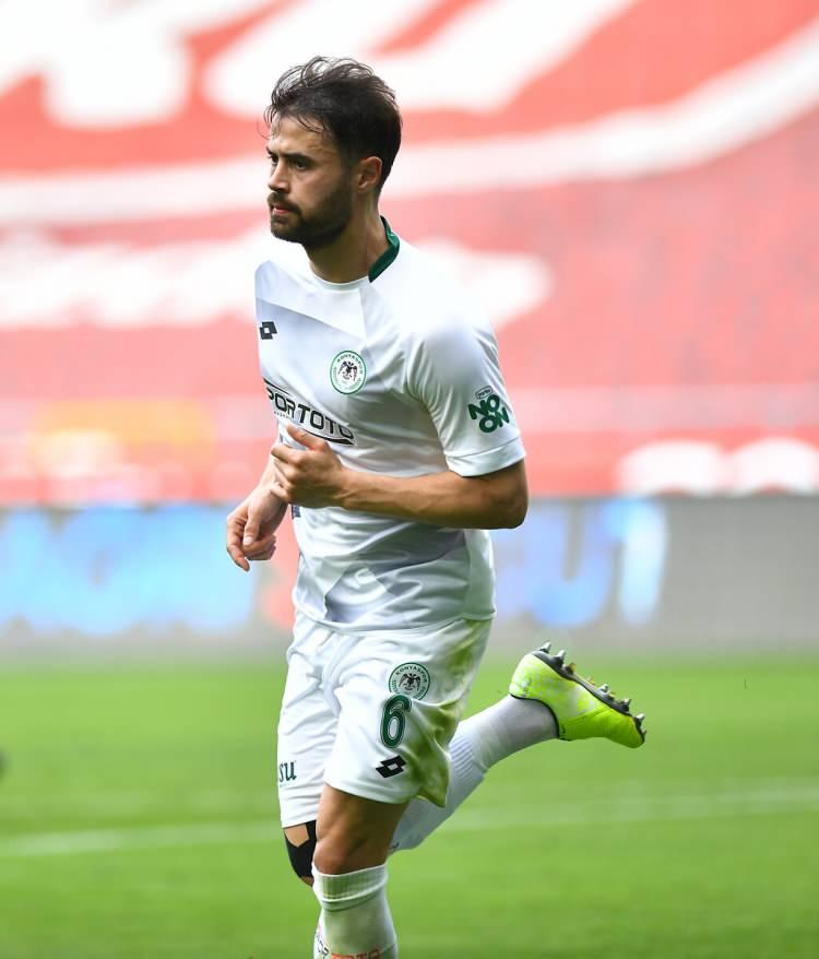 <p>2016-17 sezonu ara transfer döneminde Galatasaray'a transfer oldu. Ekim 2020'de Galatasaray ile olan sözleşmesini kulübe 1,1 milyon ₺ ödeyerek feshetti.</p>
<p> </p>