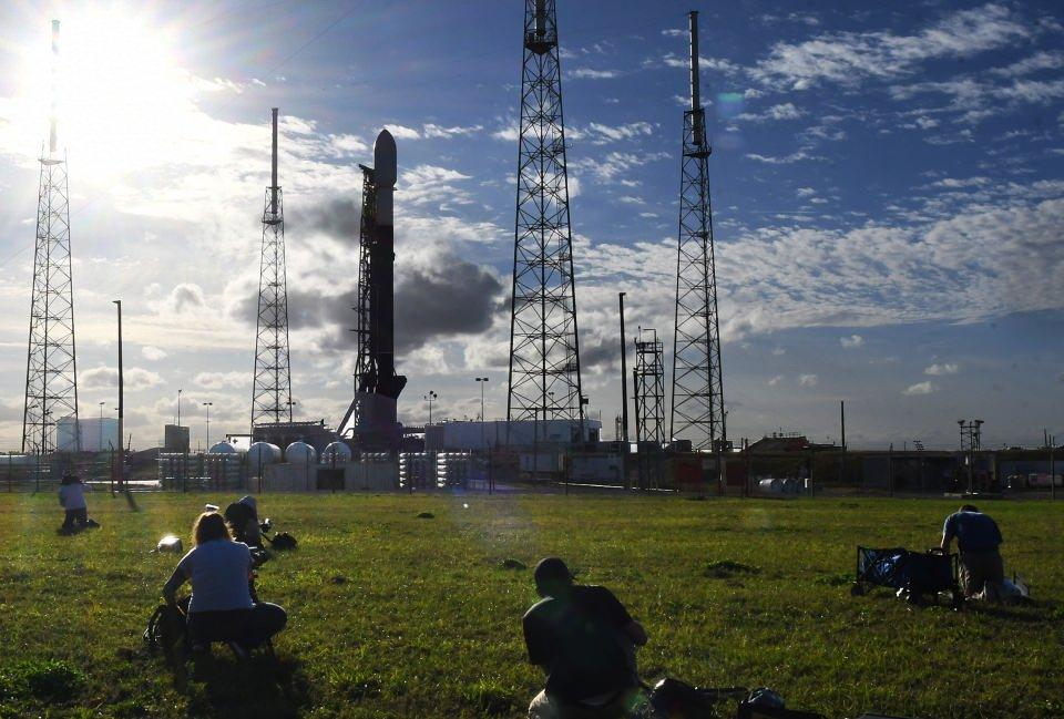 <p>Türkiye'nin Grizu-263A mini uydusu Türkiye saatine göre bugün saat 18.25'te ABD'nin Florida eyaletinde bulunan Cape Canaveral üssünden SpaceX firmasına ait Falcon 9 roketiyle uzaya fırlatılmak üzere hazırlandı.</p>

<p> </p>
