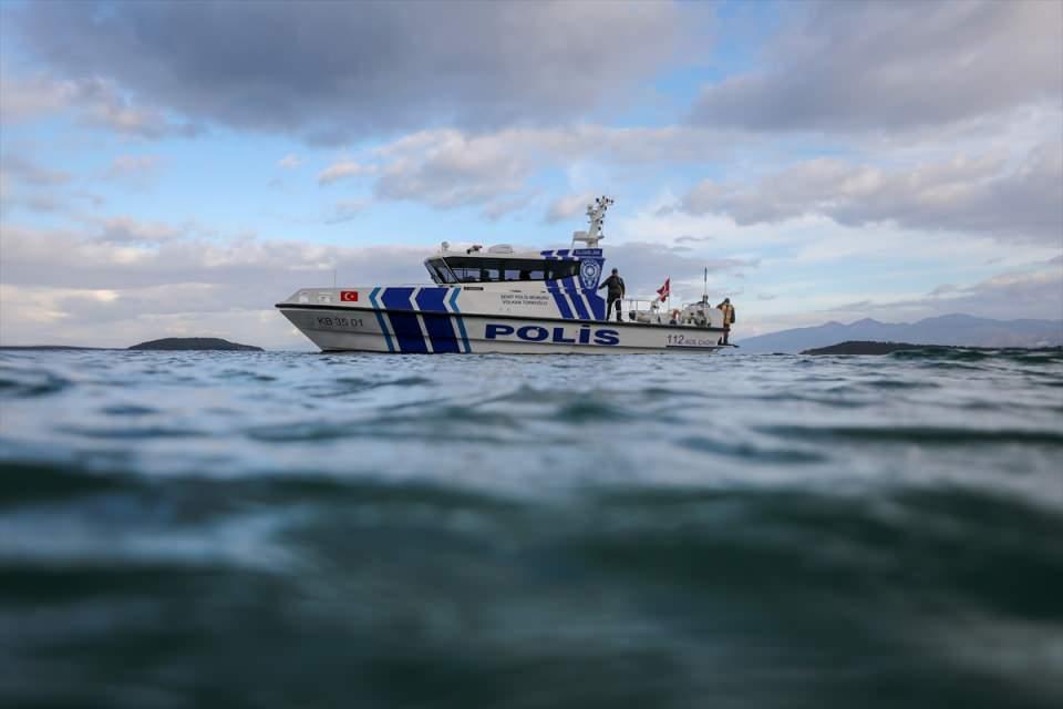 <p> İzmir'de özel bir firma tarafından Türk polis teşkilatı için üretilen deniz aracı, bazı yabancı polis teşkilatlarının da ilgisini çekiyor.<br />
 </p>
