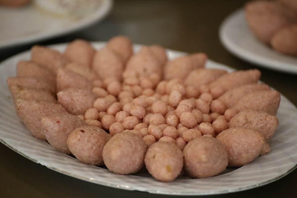 <p>Arslantepe H&ouml;y&uuml;ğ&uuml;'n&uuml;n UNESCO D&uuml;nya Miras Listesi'ne alınmasının ardından kente bir&ccedil;ok yerli ve yabancı turist geldiğini ifade eden Ke&ccedil;eli, "Gelen misafirler bizim y&ouml;resel yemeklerimizi tatmak istiyor. Ge&ccedil;enlerde Amerika'dan bir T&uuml;rk vatandaşımız gelmişti. Bize de artıları oluyor. İster istemez gelen yerli ve yabancılar da bu yemekleri tadıyorlar. Bizim i&ccedil;in de &ccedil;ok g&uuml;zel bir getiri oluyor." diye konuştu.</p>

<p>&nbsp;</p>
