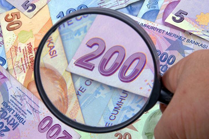 <p>Emekli aylığı geçen yıl 4509 lira olan Ayşe Hanım'ın aylığı bu yıl 1395 lira artışla Ocak ayında 5904 lira olurken alacağı ek ödeme de 236 liraya çıktı. Ayşe Hanım'ın alacağı aylık 6140 liraya ulaşacak. Geçen yıl 1990 lira aylık alan emekli bu yıl 2500 lira alırken ek ödemesiyle birlikte eline geçen tutar 2600 lira olacak.</p>