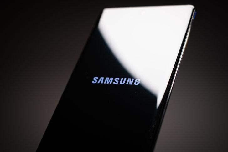 <p>Samsung'un 8 Şubat tarihinde bir Galaxy Unpacked etkinliği düzenleyeceği ve Galaxy S22'nin tanıtılacağı belirtiliyor.</p>
