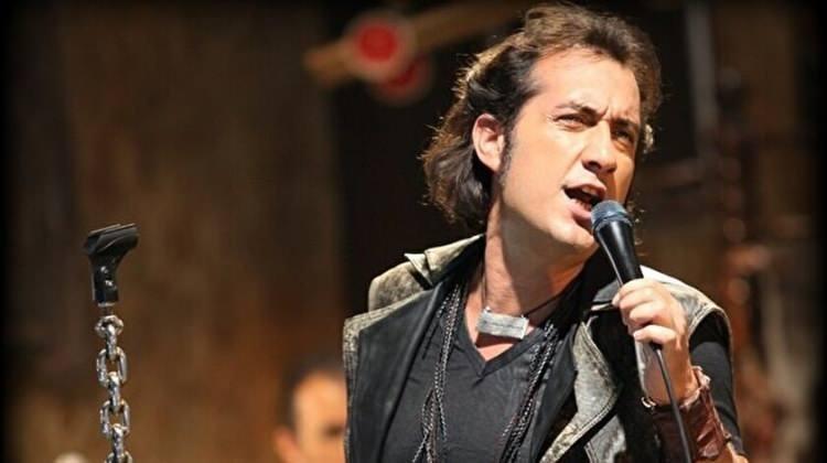 <p><strong>Ünlü rock sanatçısı Kıraç, Armağan Çağlayan'ın YouTube'da hazırladığı 'Dur Bi Dinle' programına konuk oldu. </strong></p>
