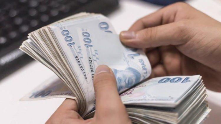<p>Nafaka, insanın hayatını sürdürebilmesi için gerekli olan ihtiyaçların tamamını içine alır. Kaynaklarda bu ihtiyaçlar arasında gıda maddeleri, giyim eşyası, mesken ve mesken için lüzumlu ev eşyaları, hizmetçi masrafları, küçüklerin bakım giderleri, tedavi ve hekim harcamaları, evlendirmedeki çeyiz masrafları ve ölüm halindeki defin masrafları sayılmıştır. Bunların tamamının nafaka kapsamında sayılıp sayılmayacağı hususunda farklı görüşler bulunsa da İslâm hukukçularının, ihtiyaçların karşılanmasında lüks ve gösterişe kaçmamak kaydıyla genel prensiplere ve özellikle örfe göre mâkul bir belirleme yapılması gerektiği noktasında birleştikleri görülür.</p>

<p> </p>
