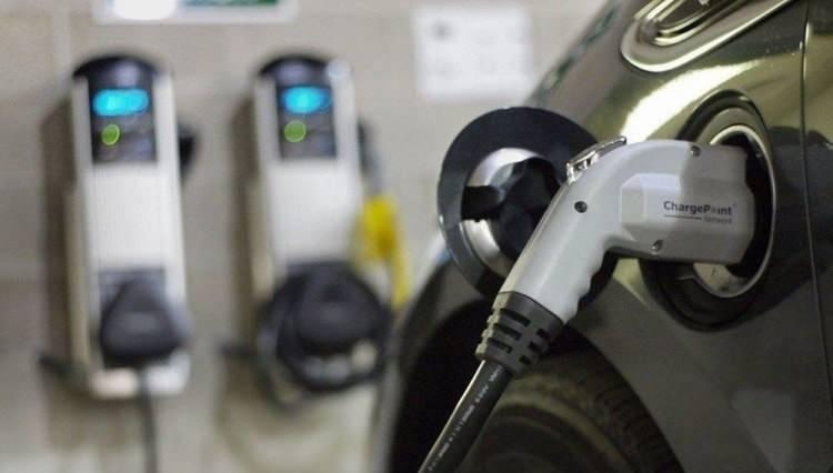 <p>Ayrıca, 2021'de 2.846 adet elektrikli ve 49.493 adet hibrit otomobil satışı gerçekleşti.</p>