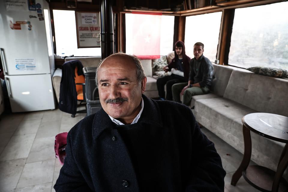 <p>Biz burada bütün insanlara dokunuyoruz, kötüsüne de iyisine de dokunuyorsun. Buraya gelen insanları ilk önce rehabilite ediyoruz. Burada kalmak istiyorlarsa kurallarımızdan bahsediyoruz. 'Bu kuralları kabul ediyorsanız size iş imkanı sağlayabiliriz' diyoruz. </p>