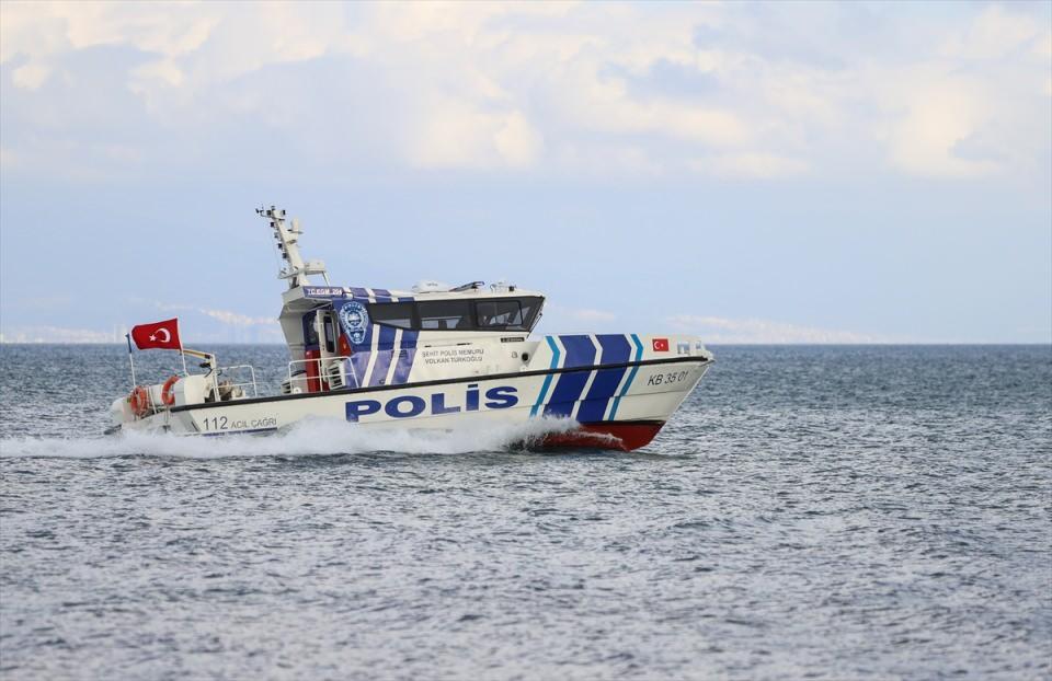 <p>Tuğbay, teknenin çalıştıkça kendisini ispat ettiğini, diğer ülkelerin kolluk kuvvetlerinin ilgisini çektiğini belirterek, "Arnavutluk polisi aynısı istemiş. İmalatı yapılıp teslim aşamasında. Papua Yeni Gine bir ada ülkesi.</p>