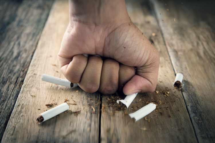 <p>İlerleyen süreçte kanser hastalıklarının önüne geçmek için sigara içmek için en az 1 saat beklenilmesi öneriliyor.</p>
