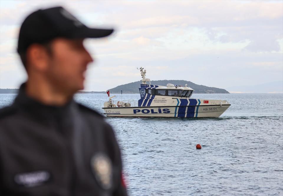<p>Tekneyi beğendiklerini öğrendik." diye konuştu.<br />
Tuğbay, teknenin Türkiye İhracatçılar Birliği tarafından "En iyi tasarım ödülü"ne layık görüldüğünü bildirdi.<br />
 </p>
