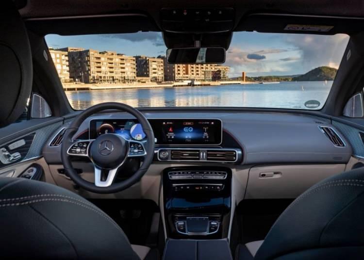 <p><strong>Mercedes-Benz EQC</strong> 437 km’ye kadar menzil sunuyor. </p>

<p>Yeni EQC 400 4MATICElectric Art - <strong>1.876.000 </strong>TL</p>
