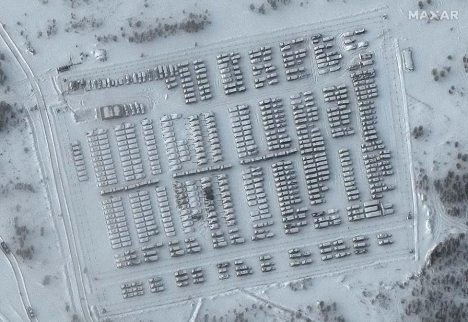 <p>Yeni yayımlanan uydu görüntüleri, Rusya’nın Ukrayna sınırına yakın bölgeye, ek birlikler ve askeri teçhizat yığdığını gösteriyor.</p>

<p> </p>
