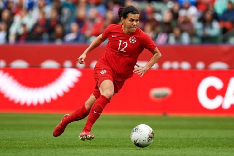 <p>FIFA Yaşam Boyu başarı ödülünü Kanadalı kadın futbolcu Christine Sinclair aldı. </p>

