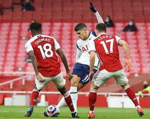 <p>Tottenham forması giyen Erik Lamela, Arsenal'a attığı gol ile FIFA Puskas Ödülü'nün sahibi oldu</p>
