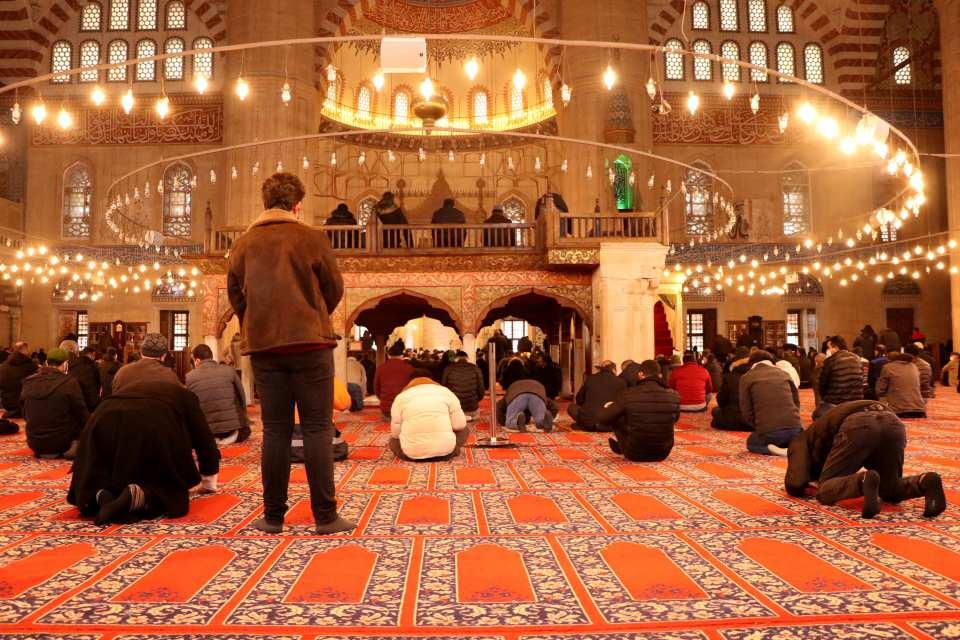 <div>Bu uzun bir restorasyon süreci olacak ama bu süreç boyunca da bizler Edirne'nin tüm kamu görevlileri, Edirneliler olarak Türk İslam medeniyetinin en muhteşem eseri olan Selimiye'ye böyle bir restorasyonu yapabilmenin onurunu, şerefini, gururunu hep birlikte yaşıyor olacağız.</div>