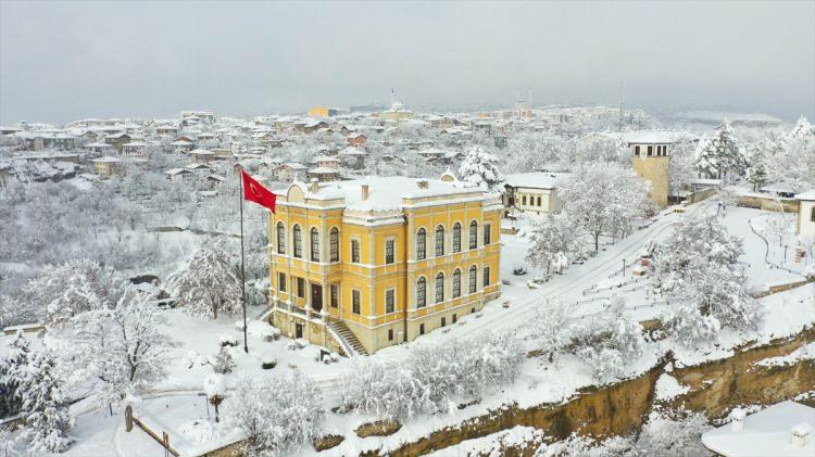 <p>"Korumanın başkenti" unvanıyla anılan Safranbolu'da kar yağışı iki gün aralıklarla devam etti.</p>
<p> </p>