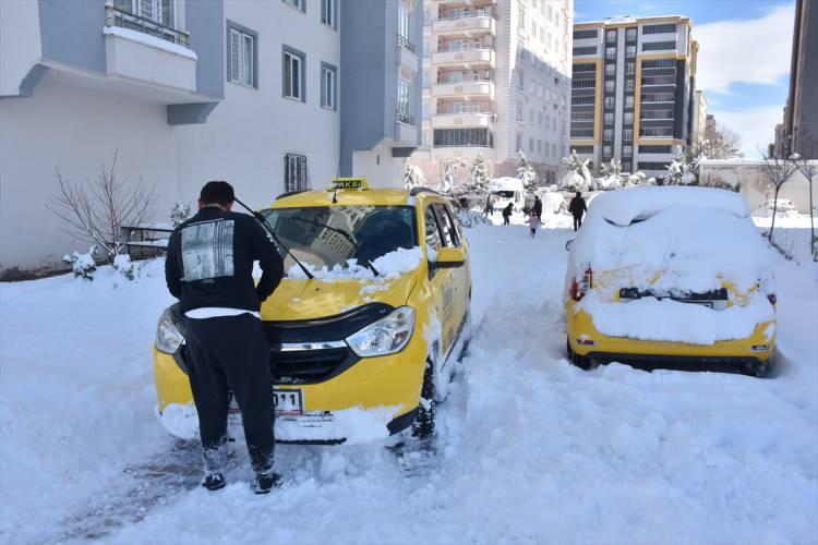 <p>Gaziantep Büyükşehir Belediyesi, karla mücadelede personel ve araç sayısını arttırdı. </p>
<p> </p>