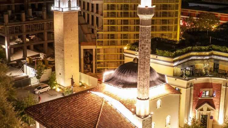 <p>Ortak tarihi ve kültürel mirasın korunarak gelecek nesillere aktarılması amacıyla 2014-2015 yıllarında Akçahisar (Kruja) Murad Bey Camisi, Preza Kale Camisi, Elbasan Nazire Camisi, Korça İlyas Bey Camisi ve Berat Kurşunlu Camisi’nin restorasyonlarının yapıldığı kaydedilen açıklamada, şunlar kaydedildi:</p>
<p> </p>