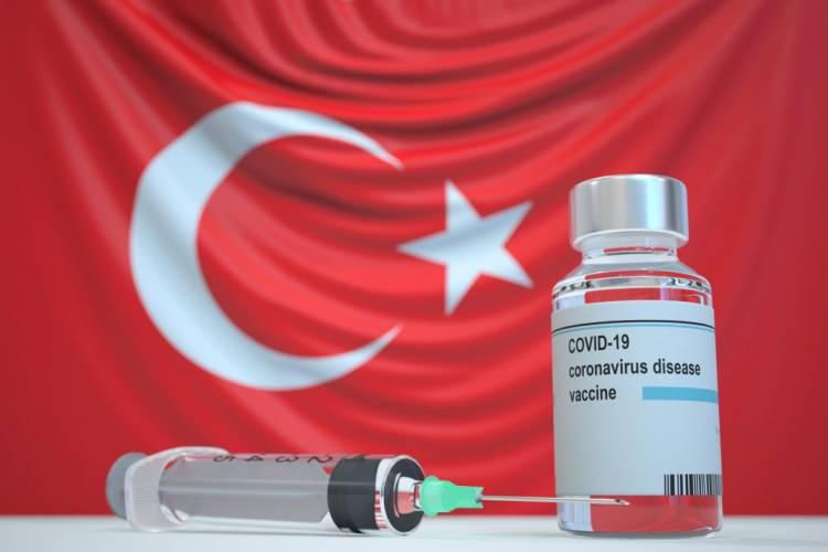 <p><strong>ANKARA'DA BAŞLIYOR</strong></p>
<p>Bakan Koca açıklamasında, "İki BioNTech üzerine bir doz TURKOVAC çalışması başlatacağız. Diyoruz ki iki BioNTech üstü bir doz TURKOVAC. Hastada olan antikor değişimi gözlenecek. mRNA üzeri inaktif çalışması dünyada ilk olacak" diye konuştu.</p>