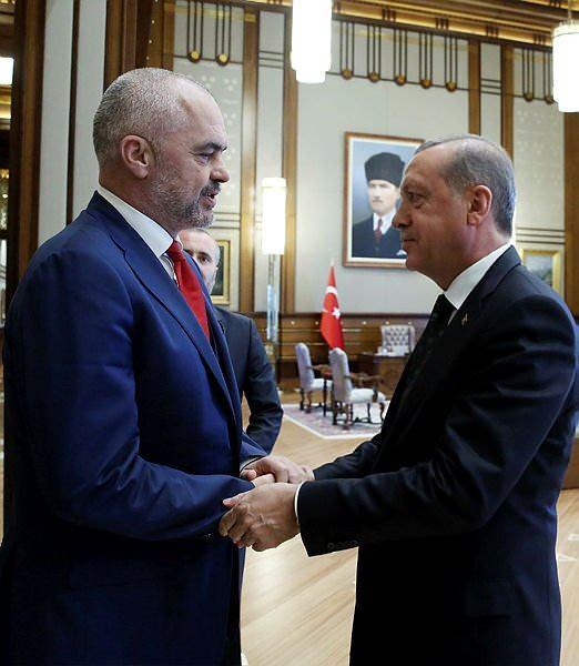 <p>Cumhurbaşkanı Recep Tayyip Erdoğan, Arnavutluk Başbakanı Edi Rama`nın davetlisi olarak bugün Arnavutluk`u ziyaret edecek.</p>
