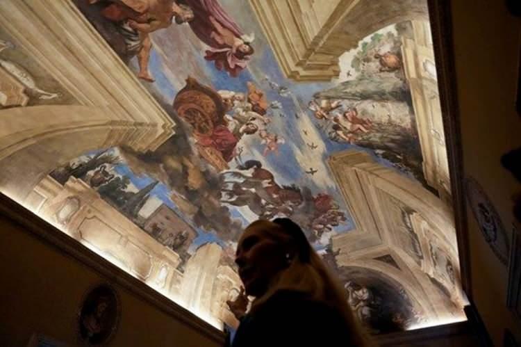 <p><span style="color:#800080"><strong>Roma'da yer alan malikanenin içinde dünyaca ünlü ressam Caravaggio'nun yaptığı bir freskin bulunması da evi tarihi eser konumuna getiriyor. </strong></span></p>
