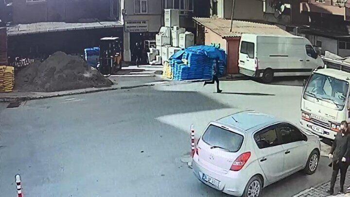 <p>Şüpheli Rahmi Uygun'un "Bir yıl önce ayrılmıştık. Ancak birlikte olduğumuz dönemde ona borç olarak verdiğim 200 bin lirayı geri vermedi. Ondan defalarca istememe rağmen her seferinde beni oyaladı. Son telefonla konuşmamızda bana hakaret edince İstanbul'a gelmeye karar verdim" dediği öğrenildi.</p>