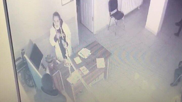 <p>Arkadaşı Musa T. ile birlikte kiraladıkları otomobille İstanbul'a geldiklerini anlatan Rahmi Uygun "Onunla konuşup paramı almaya çalışacaktım. Ancak yine aramızda tartışma çıktı. Bir anda kendimi kaybettim" dediği belirtildi.</p>