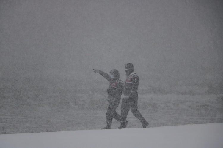 <p><strong>ÇANKIRI </strong></p>

<p>Çankırı'da etkili olan kar yağışı ve buzlanma nedeniyle Çerkeş ilçesinde yarın ve cuma günü, 4 ilçede ise yarın eğitime ara verildi.</p>

<p>Yoğun kar yağışı ile olumsuz hava koşulları nedeniyle Çerkeş'de tüm kademelerde yarın ve cuma günü eğitim yapılmayacak.</p>

<p>Atkaracalar, Bayramören ve Kurşunlu ilçelerinde tüm kademelerde, Ilgaz ilçesinde ise taşımalı eğitim ve taşımalı özel eğitim verilen okulların 20 Ocak perşembe günü eğitim öğretime ara verildi.</p>
