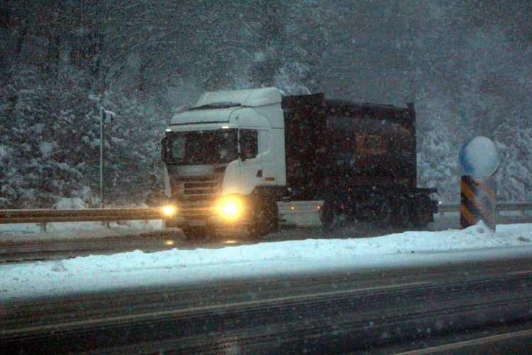 <p><strong>IĞDIR </strong></p>

<p>Iğdır'da kar nedeniyle yarın eğitime ara verildi.</p>

<p>Iğdır'da kent genelinde kar yağışı etkisini sürdürüyor. Kar nedeniyle il merkeziyle Tuzluca ilçesindeki okullar yarın tatil edildi.</p>
