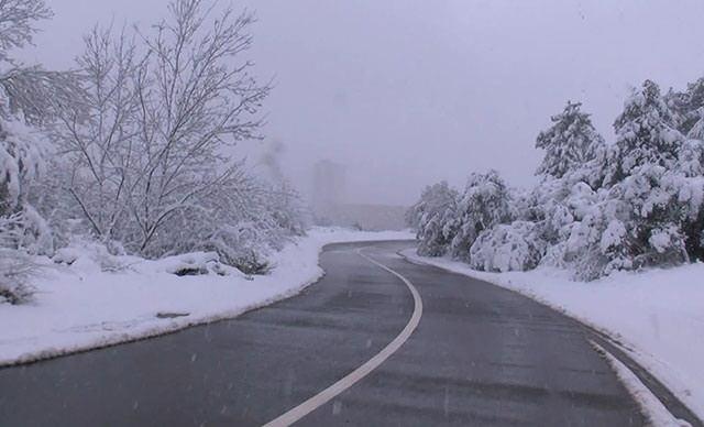 <p><strong>OSMANİYE</strong></p>

<p>Osmaniye'nin Bahçe, Hasanbeyli ve Düziçi ilçelerinde kar nedeniyle eğitime yarın ara verildi.</p>

<p>Osmaniye Valisi Erdinç Yılmaz, sosyal medya hesabından yaptığı açıklamada, olumsuz hava koşulları nedeniyle Bahçe ve Hasanbeyli ilçelerinin genelinde, Düziçi ilçesinde ise taşımalı eğitime 20 Ocak günü ara verildiğini belirtti.</p>

<p>Yılmaz, açıklamasında öğrencilere, verilen arayı kitap okuyarak değerlendirmeleri tavsiyesinde de bulundu.</p>
