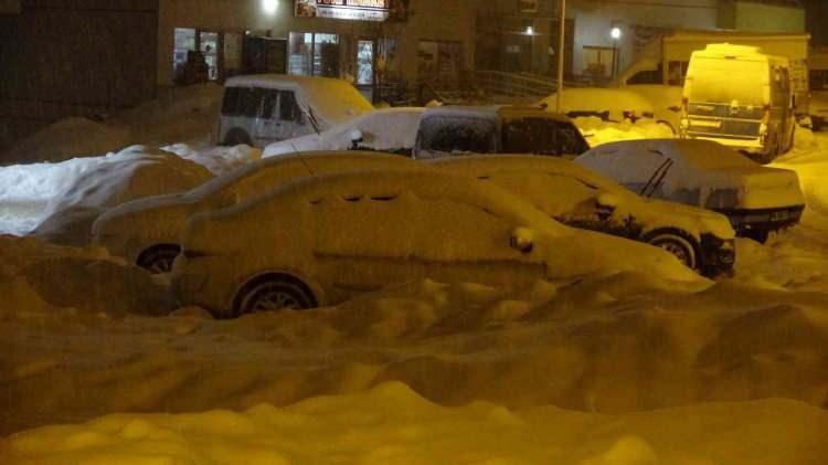 <p><strong>SAMSUN </strong></p>

<p>Samsun’un Alaçam ve Yakakent ilçelerinde olumsuz hava şartları ve kar yağışı nedeniyle yüz yüze eğitime bir gün ara verildi.</p>

<p>Samsun İl Milli Eğitim Müdürlüğü tarafından yapılan duyuruda, Alaçam ve Yakakent ilçelerinde olumsuz hava şartlarının etkili olduğu, bu ilçelerde kar ve buzlanma nedeniyle 20 Ocak Perşembe günü yüz yüze eğitime ara verildiği duyuruldu.</p>
