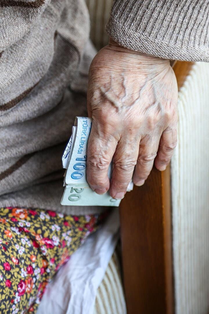 <p>TEB: 1.500 TL altında emekli aylığı alanlara 500,00 TL, 1.500 TL ila 2.500 TL arasında emekli aylığı alanlara 625,00 TL, 2.500 TL ve üzerinde emekli aylığı alanlara 750,00 TL.</p>