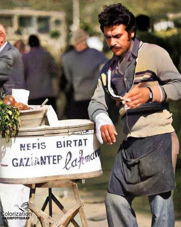 <p>Seyyar lahmacun satan adam, İstanbul, 1970.</p>