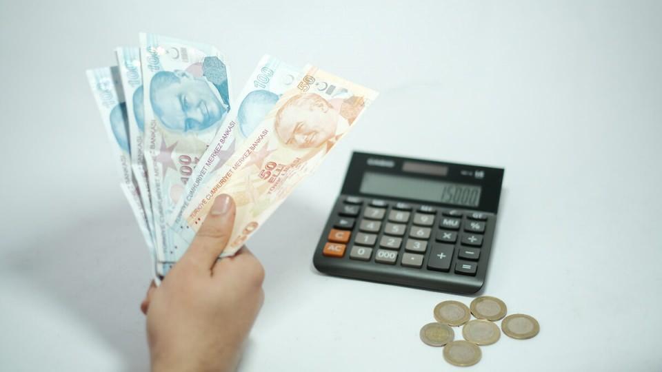 <p>ZİRAAT BANKASI: Maaşa göre 500, 625, 750 lira.</p>
