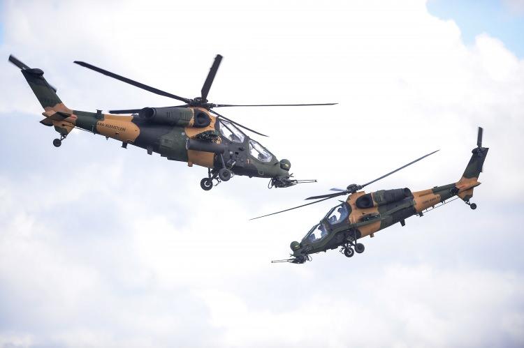 <p>T-129 ATAK’ların ilk fazında füze ikaz alıcı olduğunu belirten Oğuz, o dönemde sisteme eklenen elektronik savunma sistemlerinin ‘Seviye 1’ olarak adlandırılabileceğini söylüyor.</p>
