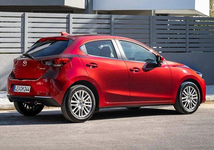 <p>13- Mazda 2 Hatchback 1.5 SkyActive-G Power Sense Hatchback Benzin Otomatik </p>
<p><strong>262 bin 760 TL</strong></p>
