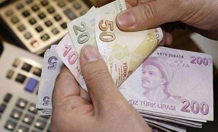 <p>Brütten ücret hesaplaması yapılan işyerlerinin aksine ‘Netten ücret hesaplaması yapılan işyerlerinde’ çalışanın net ücretinde aydan aya bir değişim yaşanmamakta. Bu kez işverenlerin maliyetleri (Net ücret+ vergiler+ sigorta primleri) aydan aya değişim göstermekte.</p>