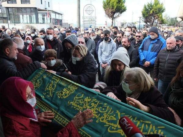 <p>MEMLEKETİNDE TOPRAĞA VERİLDİ</p>

<p>Şafak Mahmutyazıcıoğlu’nun cenazesi, önceki gece uçakla Trabzon’a, buradan da karayolu ile memleketi Rize’nin Fındıklı ilçesi Hürriyet Mahallesi’ne getirildi.</p>
