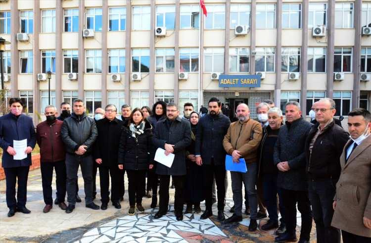 <p>AK Parti Aydın İl Başkanı Ömer Özmen, katıldığı televizyon programındaki konuşmalara ilişkin "Cumhurbaşkanına hakaret" suçundan başlatılan soruşturma kapsamında tutuklanan Sedef Kabaş ile aynı programa katılan CHP Grup Başkanvekili Engin Özkoç ve CHP İstanbul Milletvekili Aykut Erdoğdu hakkında suç duyurusunda bulunduklarını belirtti.</p>

