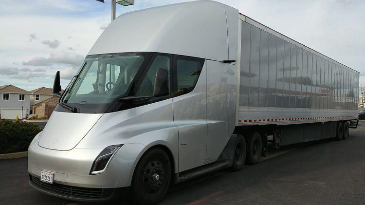<p>Tesla Semi</p>