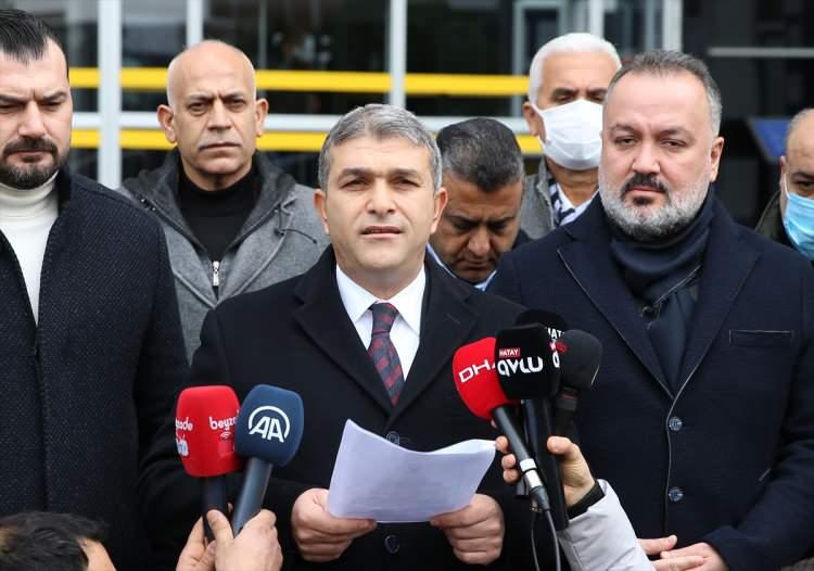 <p>Hatay AK Parti teşkilatı, katıldığı televizyon programında Cumhurbaşkanı Recep Tayyip Erdoğan'a hakaret ettiği gerekçesiyle tutuklanan gazeteci Sedef Kabaş ile aynı programda yer alan CHP'li Engin Özkoç ve Aykut Erdoğdu hakkında suç duyurusunda bulundu.</p>